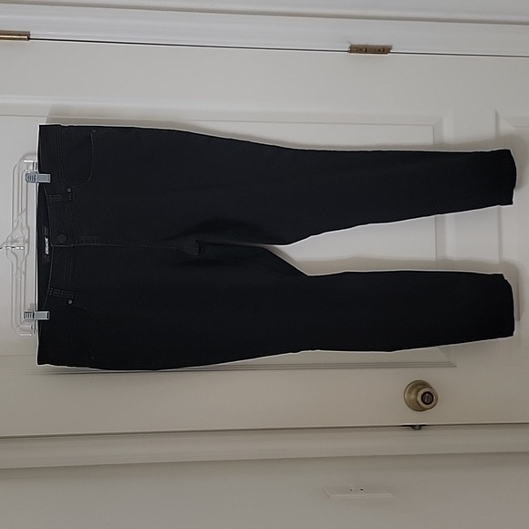 Jordache Size 18 Black Skinny Jeans, Excellent Used Condition - Picture 9 of 12